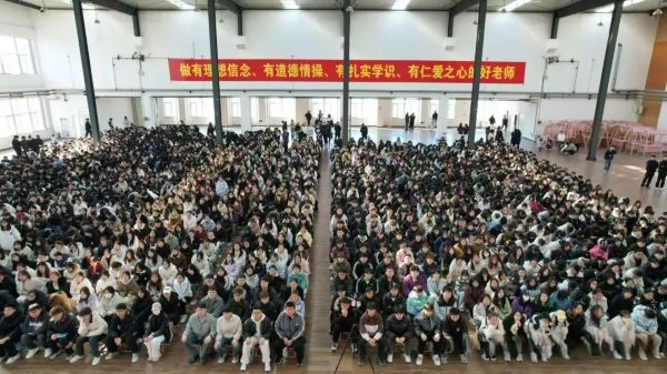 紧安全之弦 护生命之线||UG环球官方网组织全校师生观看2025年春季全国高校消防安全公开课 第 2 张