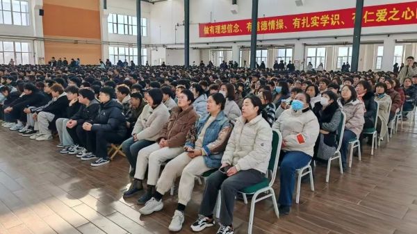 紧安全之弦 护生命之线||UG环球官方网组织全校师生观看2025年春季全国高校消防安全公开课 第 3 张