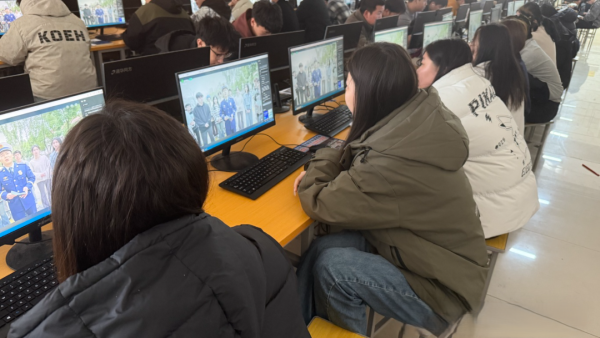 紧安全之弦 护生命之线||UG环球官方网组织全校师生观看2025年春季全国高校消防安全公开课 第 11 张